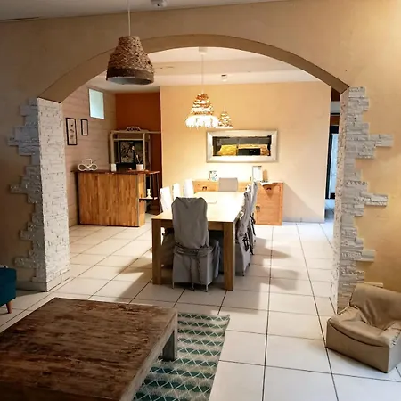 Casa de Férias Maison Agreable Dans Petit Village Calme Ossun