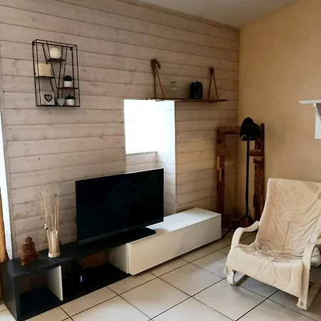 Casa de Férias Maison Agreable Dans Petit Village Calme Ossun