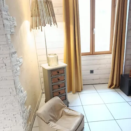 Maison Agreable Dans Petit Village Calme Casa de Férias *