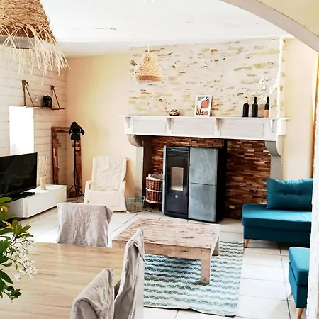 Casa de Férias Maison Agreable Dans Petit Village Calme Ossun